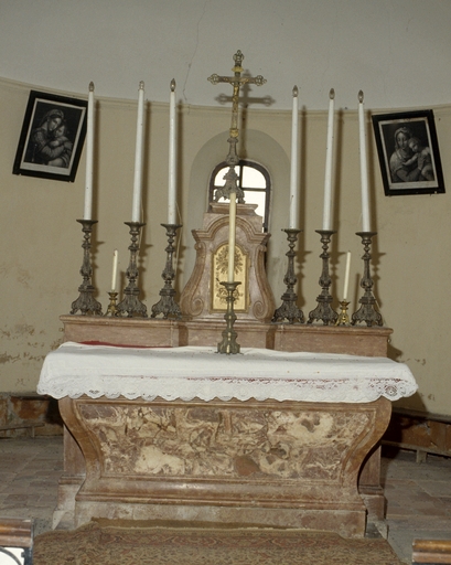 maître-autel ; ; gradin d'autel ; tabernacle - © Ministère de la Culture (France), Conservation des antiquités et des objets d’art de l’Ain, tous droits réservés