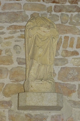 statue   Sainte Marie Madeleine ou Vierge à l'Enfant ?    - © Ministère de la Culture (France), Conservation des antiquités et des objets d’art de l’Ain, tous droits réservés
