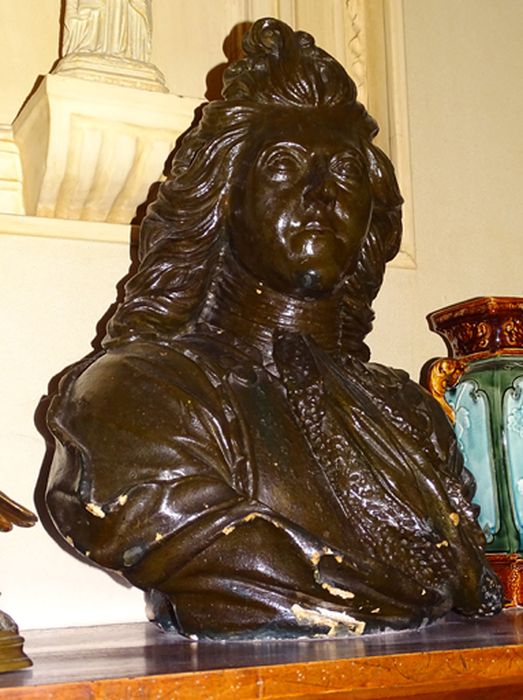 Statuette :Buste du Duc du Maine - © Ministère de la Culture (France), Conservation des antiquités et des objets d’art de l’Ain, tous droits réservés