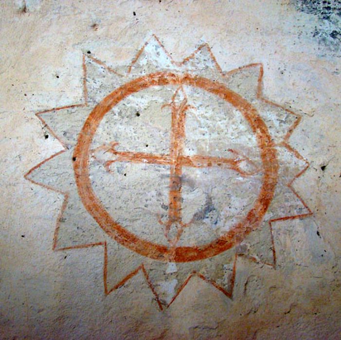 Peinture monumentale : Croix de consécration - © Ministère de la Culture (France), Conservation des antiquités et des objets d’art de l’Ain, tous droits réservés