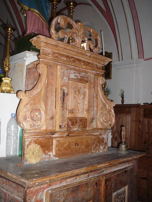 armoire aux vases sacrés, vue partielle - © Ministère de la Culture (France), Conservation des antiquités et des objets d’art des Hautes-Alpes - Tous droits réservés