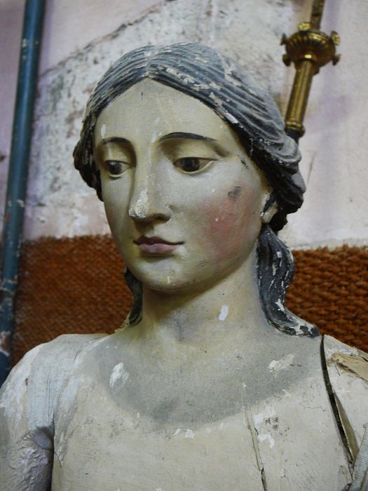 Statue à habiller : jeune femme (sainte ?), détail