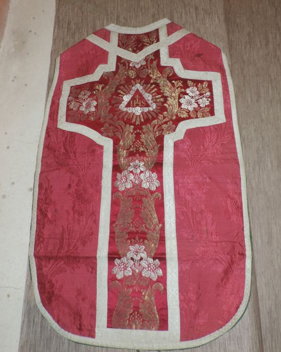 chasuble - © Ministère de la Culture (France), Conservation des antiquités et des objets d’art de l'Ardèche - Tous droits réservés