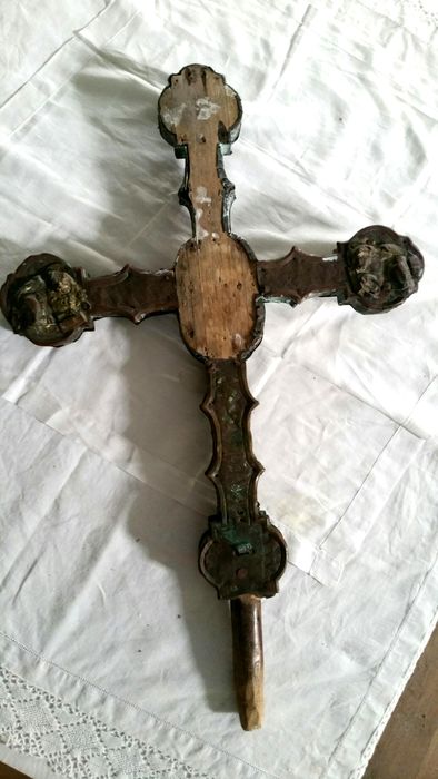 Croix processionnelle, revers, vue générale