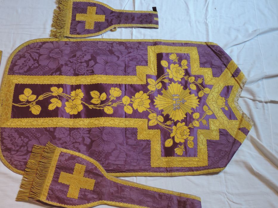 chasuble, étole, manipule