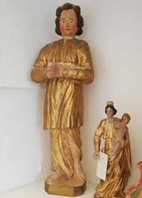 statuette en pied : angelot - © Ministère de la Culture (France),  Conservation des antiquités et objets d'art des Alpes Maritimes, tous droits réservés