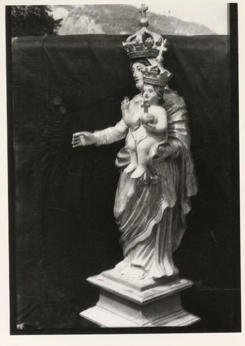 statue : Vierge à l'Enfant
