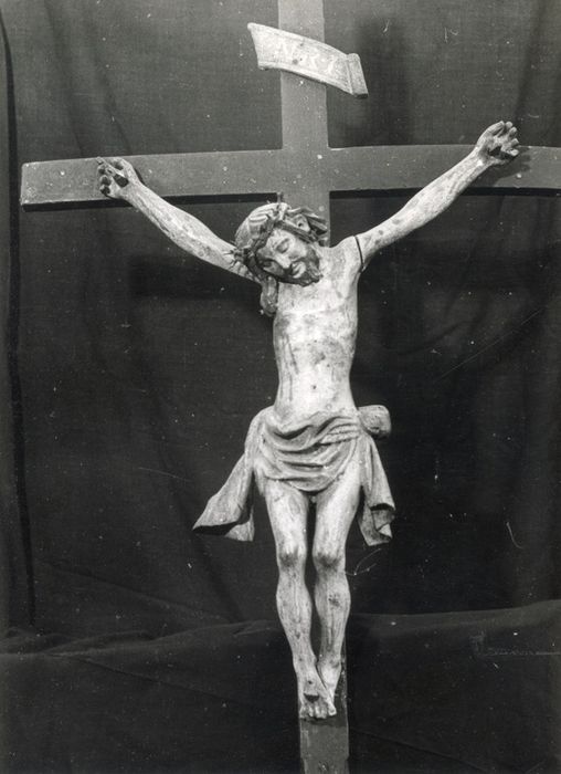 statue (statuette) : Christ en croix