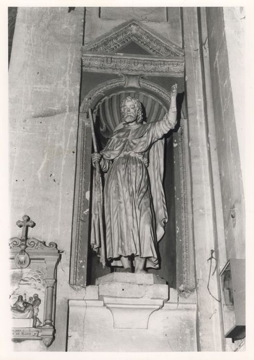 statue : Apôtre