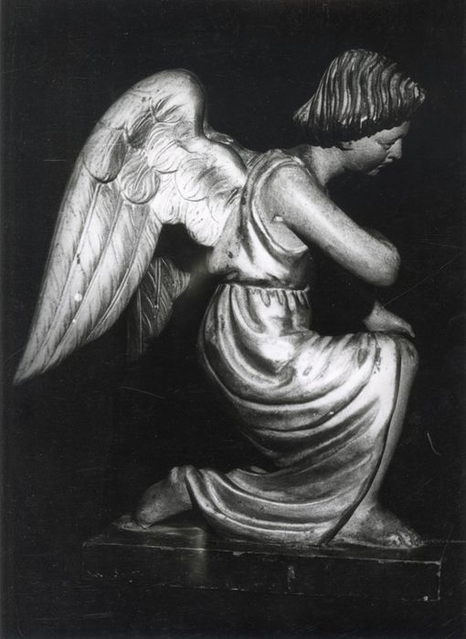 statue (statuette) : Ange agenouillé
