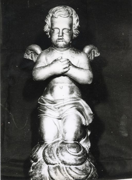 statue (statuette) : Angelot agenouillé