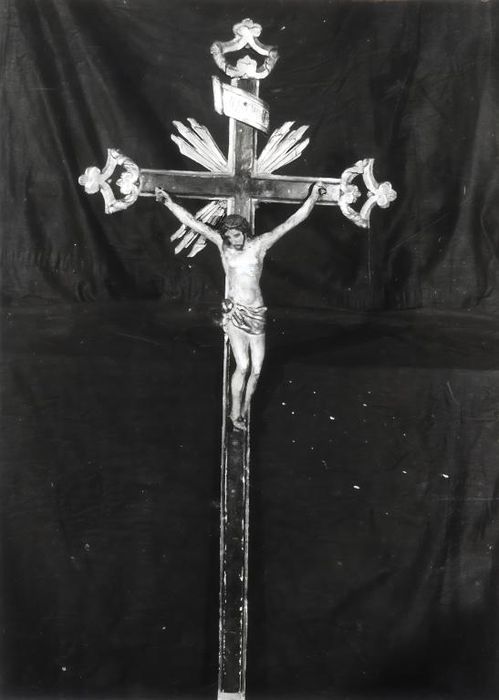 Statue : Christ en croix (croix manquante)