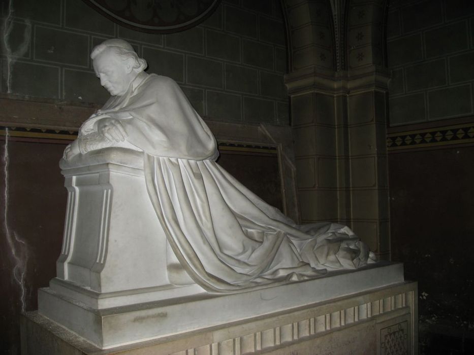 monument funéraire : de Mgr Bonnet, vue générale