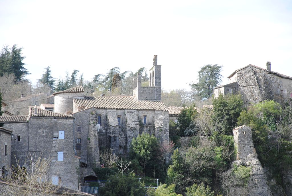 vue générale de l’église dans son environnement