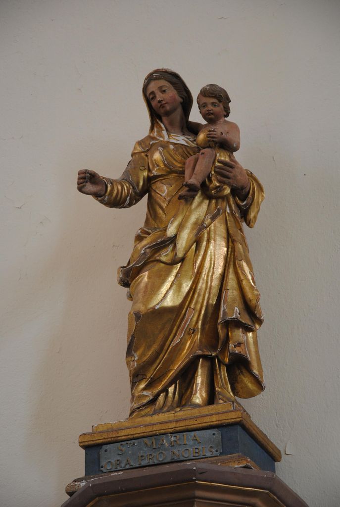 statuette couronnant le dôme : Vierge à l’enfant