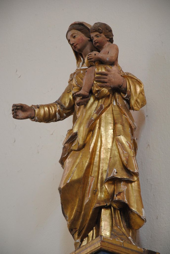 statuette couronnant le dôme : Vierge à l’enfant, profil gauche, vue générale