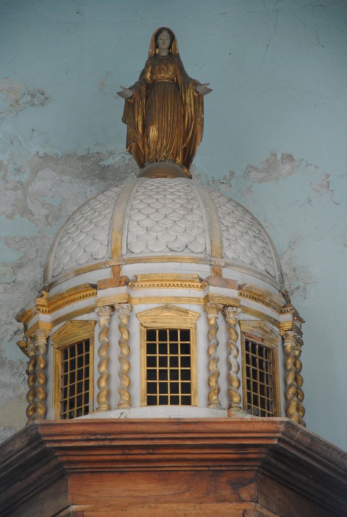 tribune : dôme d’un ancien tabernacle, vue générale