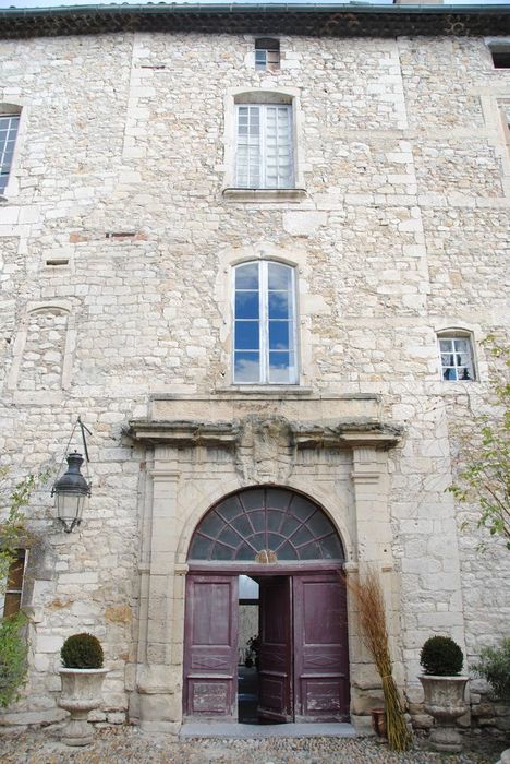 aile Est, façade sur cour, vue partielle