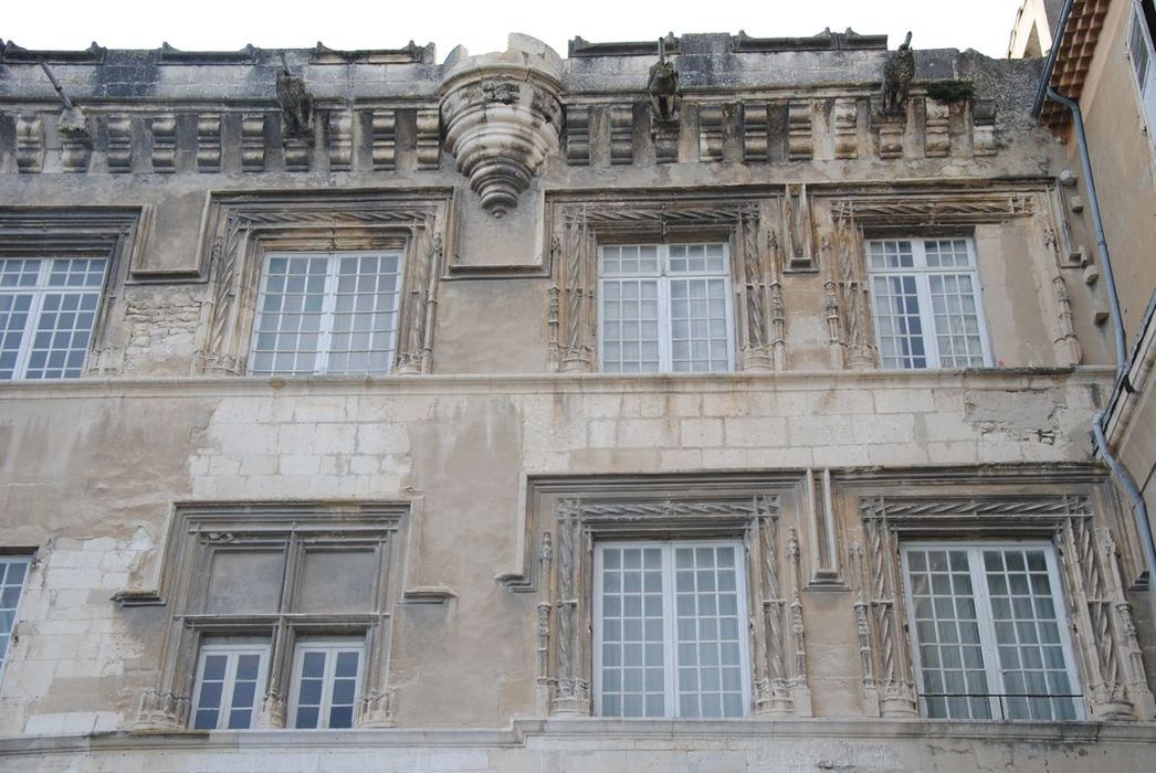 façade sud sur cour, vue partielle