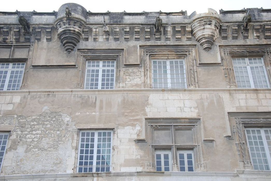 façade sud sur cour, vue partielle