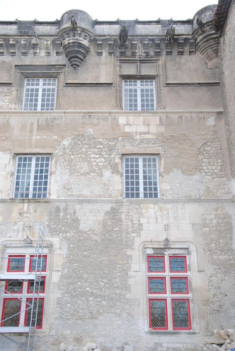 façade sud sur cour, vue partielle