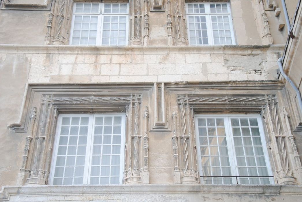 façade sud sur cour, détail des ouvertures