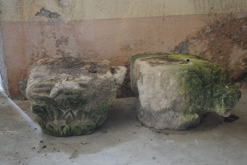 chapiteaux, vue générale - © Ministère de la Culture (France), Médiathèque du patrimoine et de la photographie, Conservation des antiquités et des objets d’art de l’Ardèche – Tous droits réservés
