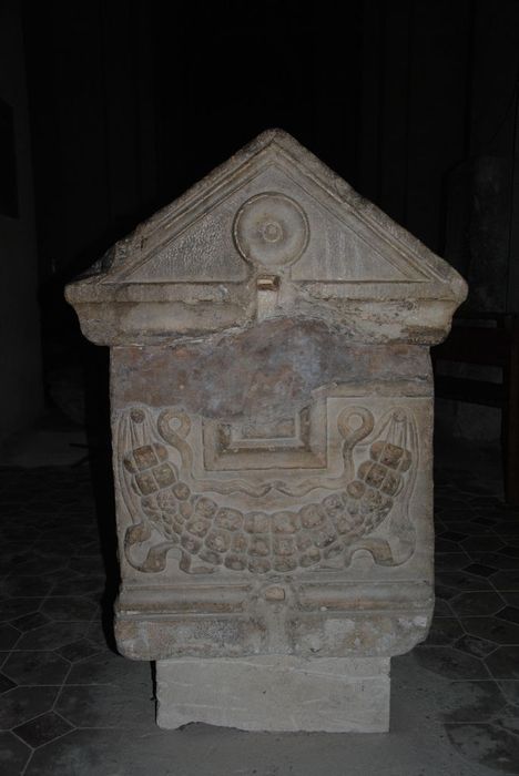 sarcophage, vue générale d’un des petits côtés