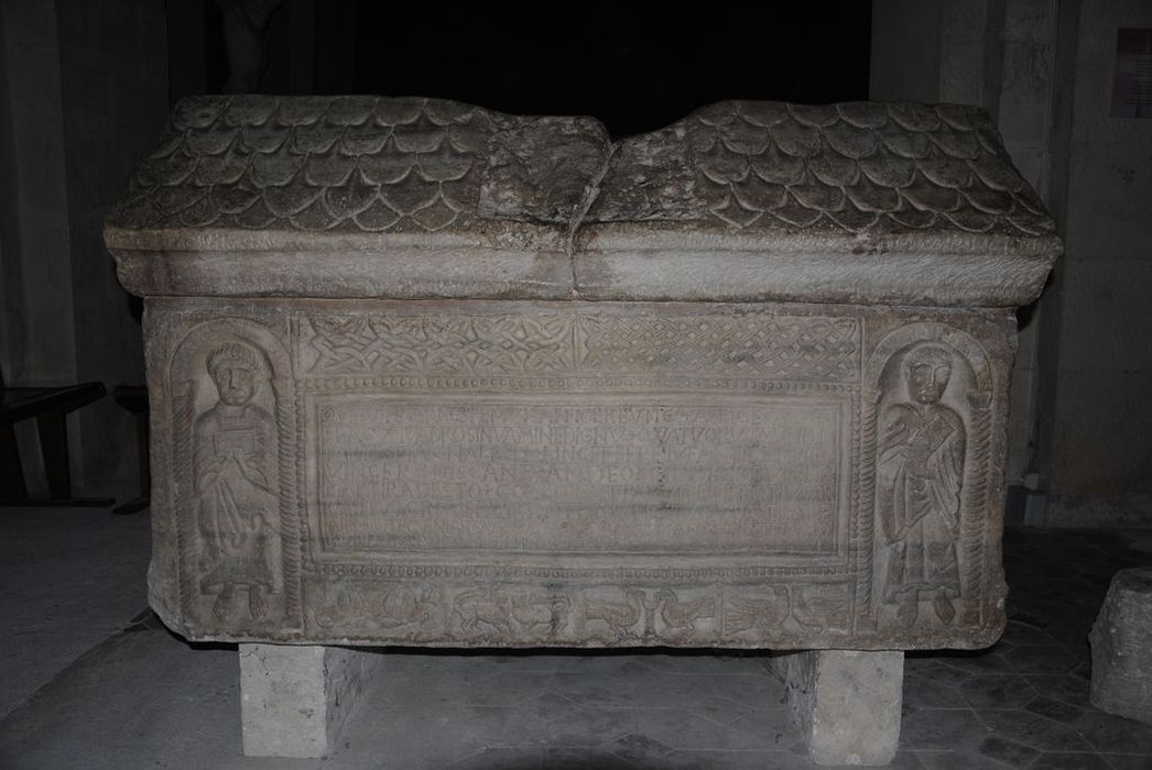 sarcophage, vue générale