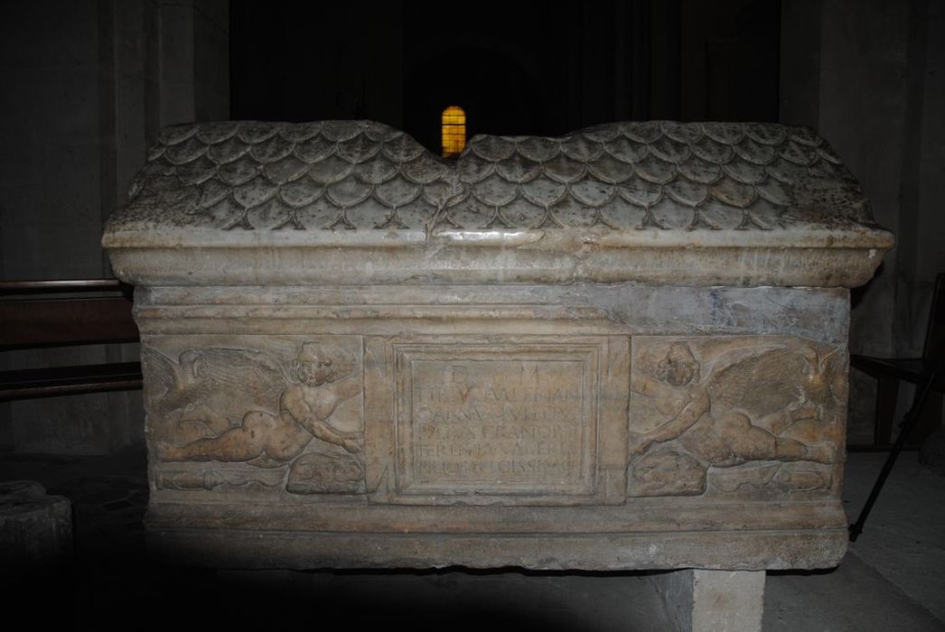 sarcophage, vue générale