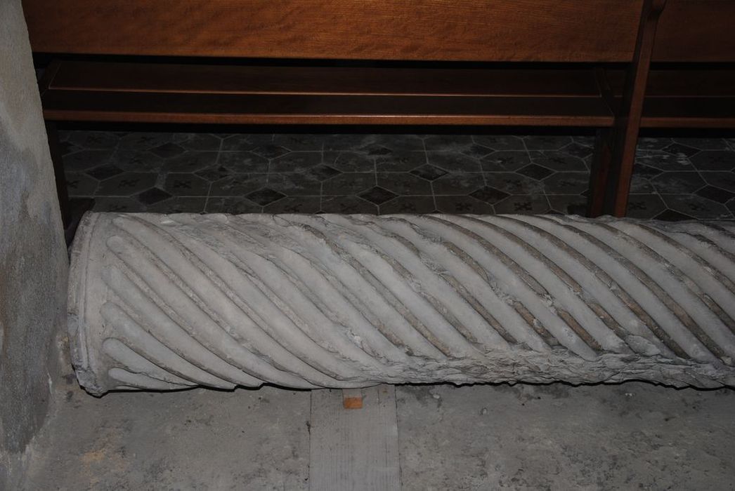 colonne, vue partielle - © Ministère de la Culture (France), Médiathèque du patrimoine et de la photographie, Conservation des antiquités et des objets d’art de l’Ardèche – Tous droits réservés