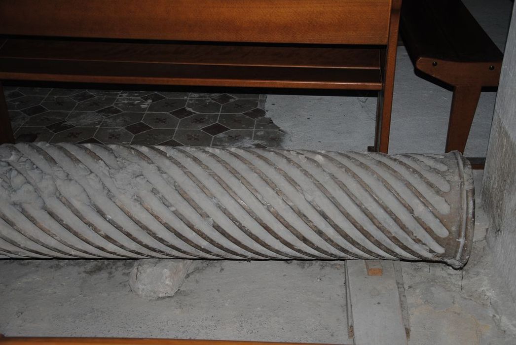 colonne, vue partielle - © Ministère de la Culture (France), Conservation des antiquités et des objets d’art de l’Ardèche – Tous droits réservés