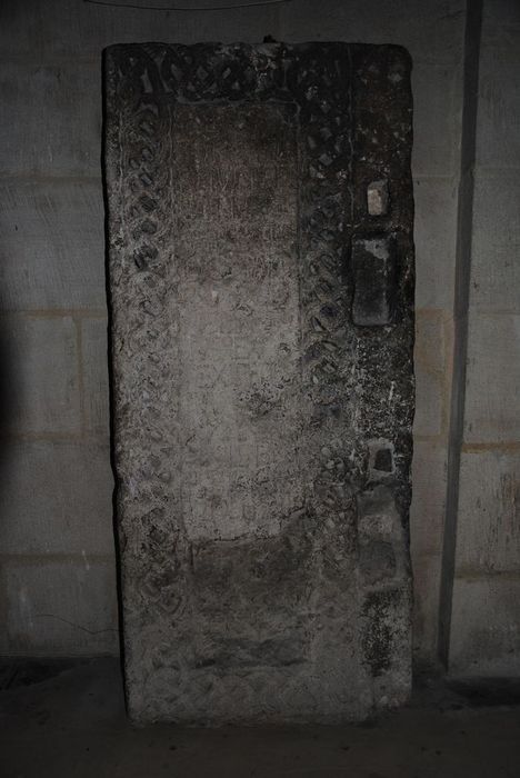 stèle, vue générale - © Ministère de la Culture (France), Médiathèque du patrimoine et de la photographie, Conservation des antiquités et des objets d’art de l’Ardèche – Tous droits réservés