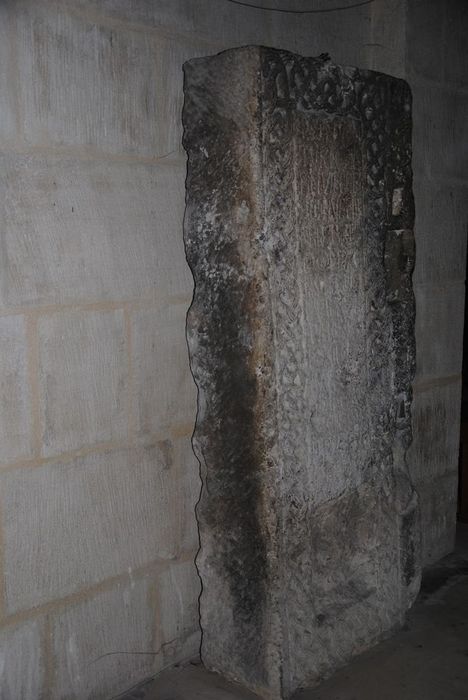 stèle, vue générale - © Ministère de la Culture (France), Médiathèque du patrimoine et de la photographie, Conservation des antiquités et des objets d’art de l’Ardèche – Tous droits réservés