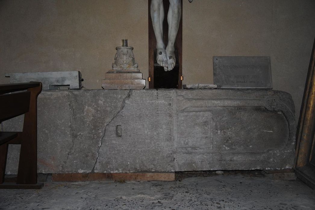 stèle, vue générale - © Ministère de la Culture (France), Médiathèque du patrimoine et de la photographie, Conservation des antiquités et des objets d’art de l’Ardèche – Tous droits réservés