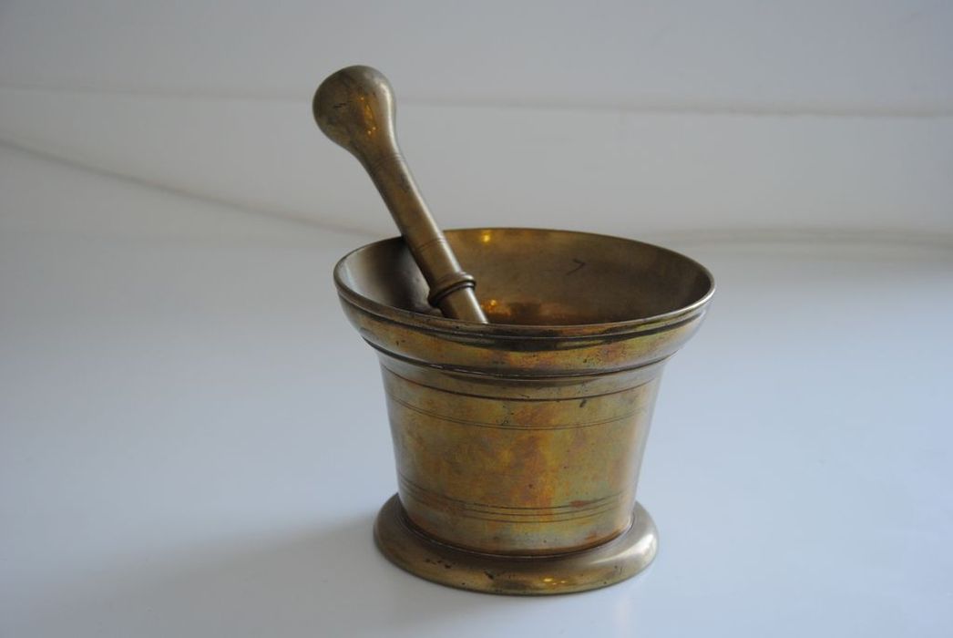 mortier et son pilon, vue générale - © Ministère de la Culture (France), Conservation des antiquités et des objets d’art de l’Ardèche – Tous droits réservés