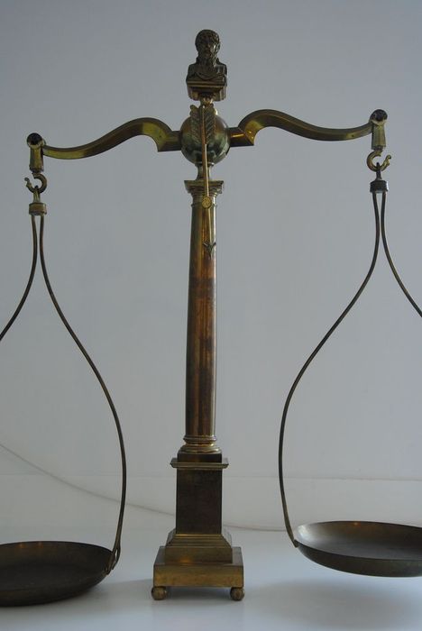 balance à pharmacie, vue partielle - © Ministère de la Culture (France), Médiathèque du patrimoine et de la photographie, Conservation des antiquités et des objets d’art de l’Ardèche – Tous droits réservés