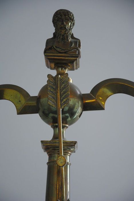 balance à pharmacie, détail - © Ministère de la Culture (France), Médiathèque du patrimoine et de la photographie, Conservation des antiquités et des objets d’art de l’Ardèche – Tous droits réservés