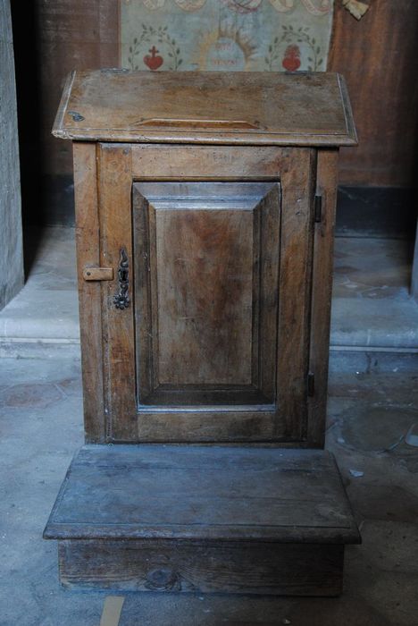 agenouilloir, vue générale - © Ministère de la Culture (France), Médiathèque du patrimoine et de la photographie, Conservation des antiquités et des objets d’art de l’Ardèche – Tous droits réservés