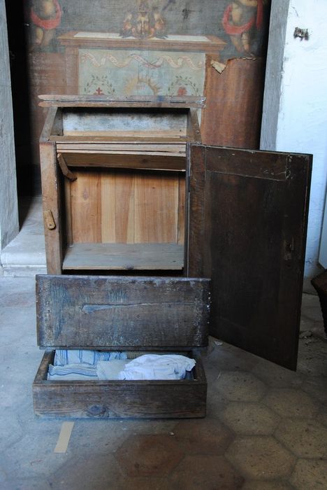 agenouilloir, vue générale - © Ministère de la Culture (France), Médiathèque du patrimoine et de la photographie, Conservation des antiquités et des objets d’art de l’Ardèche – Tous droits réservés