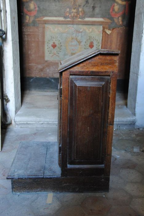 agenouilloir, vue générale du petit côté droit - © Ministère de la Culture (France), Médiathèque du patrimoine et de la photographie, Conservation des antiquités et des objets d’art de l’Ardèche – Tous droits réservés