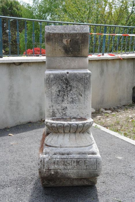 cadran solaire, vue générale - © Ministère de la Culture (France), Conservation des antiquités et des objets d’art de l’Ardèche – Tous droits réservés