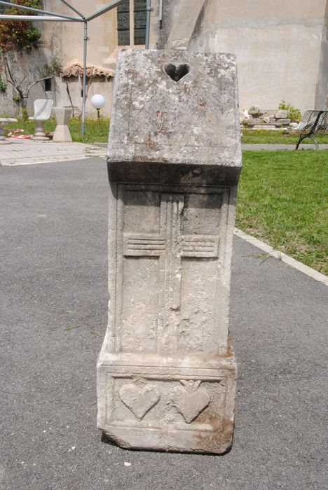 cadran solaire, vue générale - © Ministère de la Culture (France), Médiathèque du patrimoine et de la photographie, Conservation des antiquités et des objets d’art de l’Ardèche – Tous droits réservés