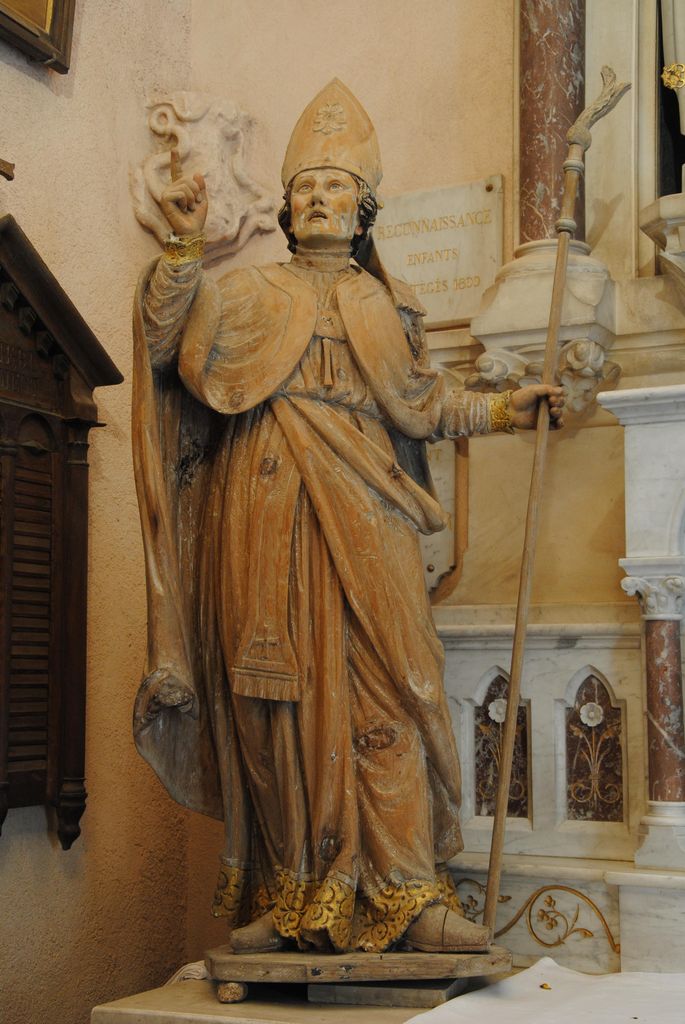 statue : saint évêque non identifié, vue générale