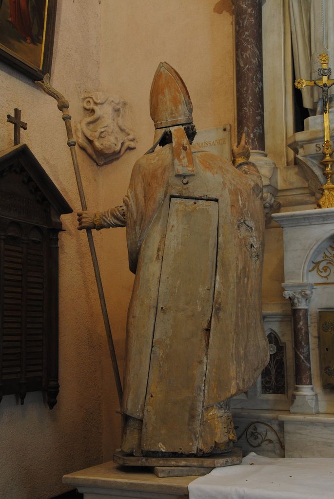 statue : Saint-Evêque, vue générale du revers