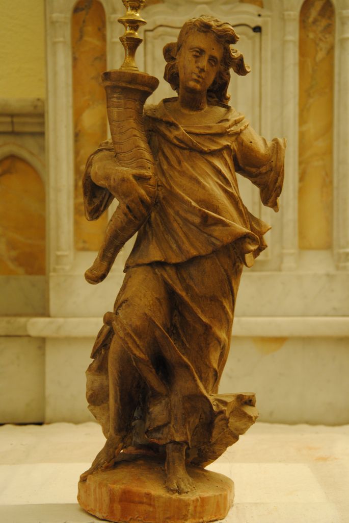 statue : Ange porte-flambeau, vue générale