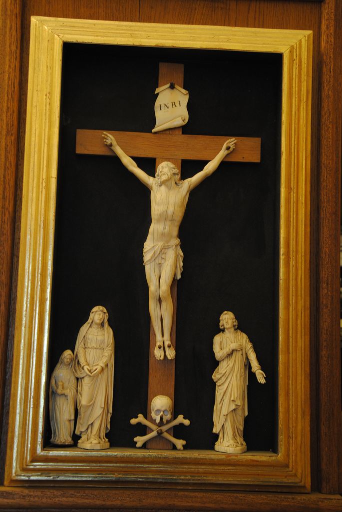 groupe sculpté : Crucifixion, Christ Vierge saint Jean sainte femme, vue générale