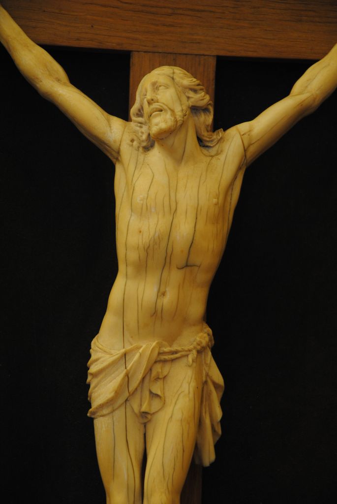 groupe sculpté : Crucifixion, Christ Vierge saint Jean sainte femme, détail