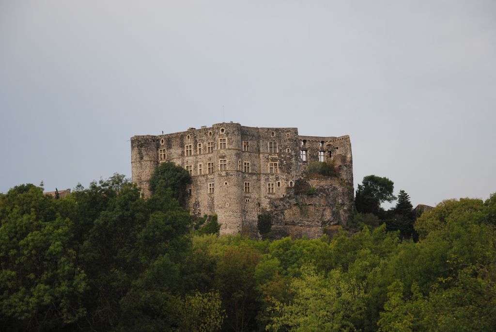 vue générale du château dans son environnement