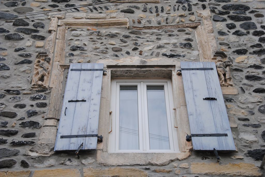 remplages (2) : Adam et Eve, vue générale - © Ministère de la Culture (France), Conservation des antiquités et des objets d’art de l’Ardèche – Tous droits réservés